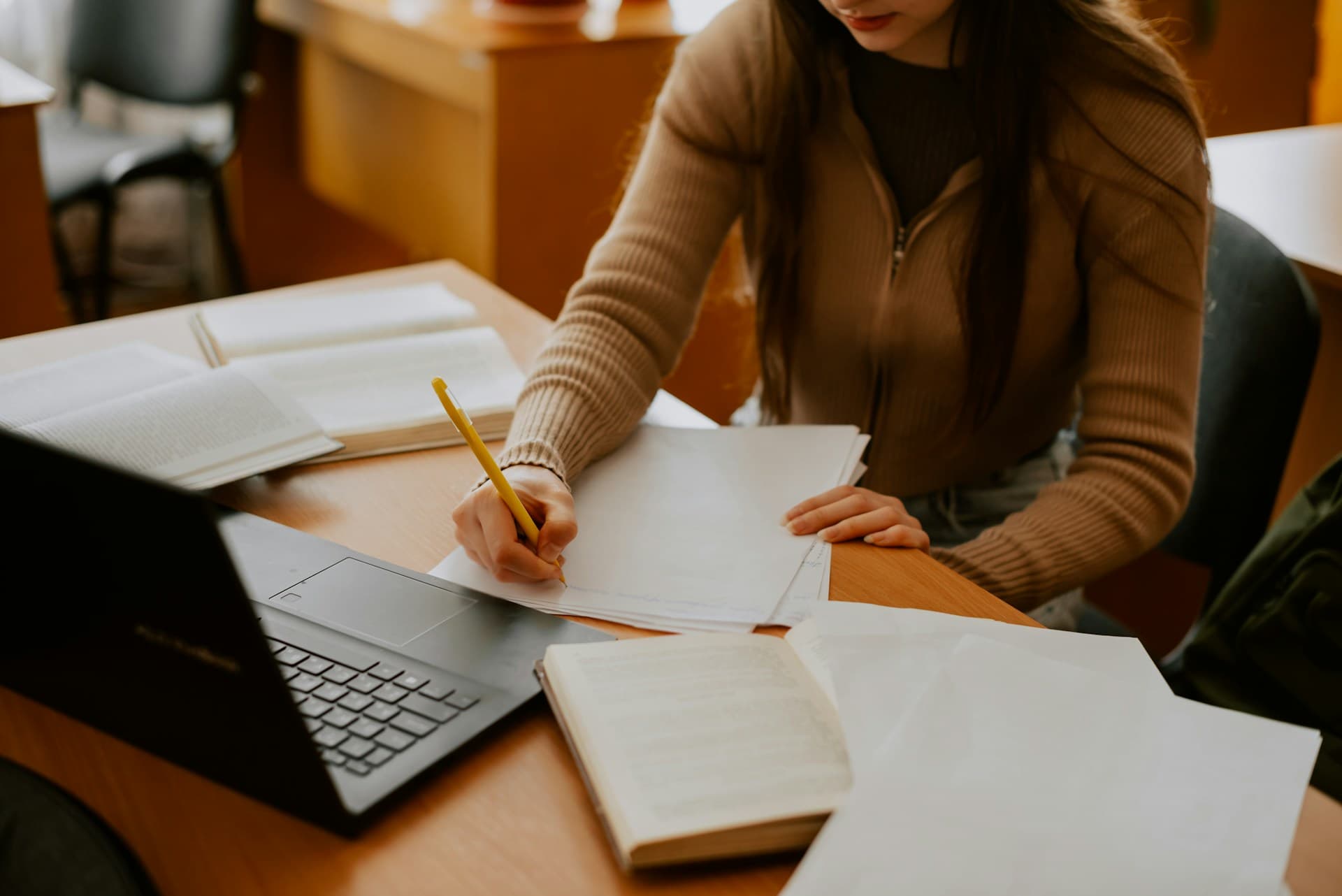 How to Write a Resume Profile That Gets Noticed: Practical Guide and Examples